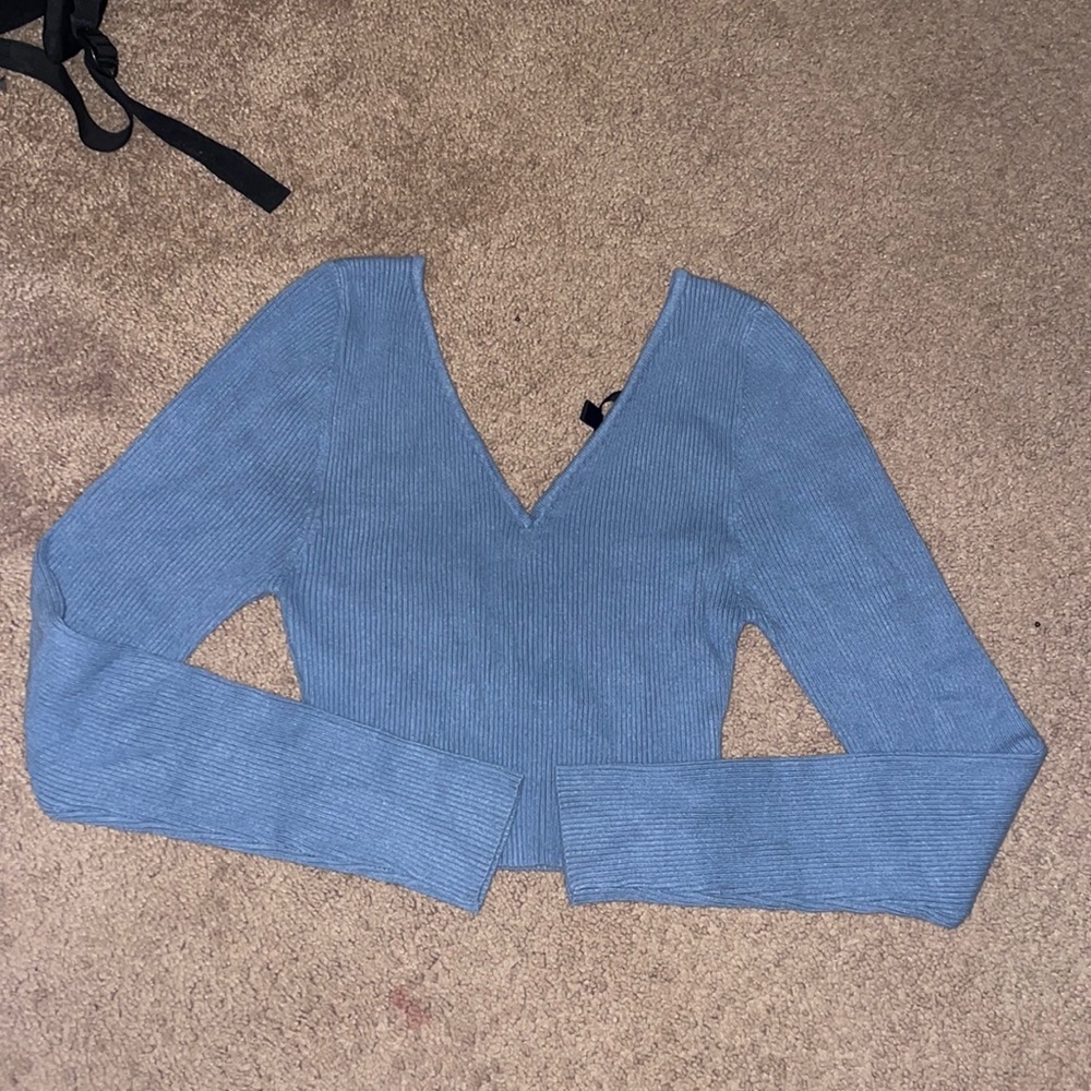 Blue and Black Long-sleeve Crop Tops